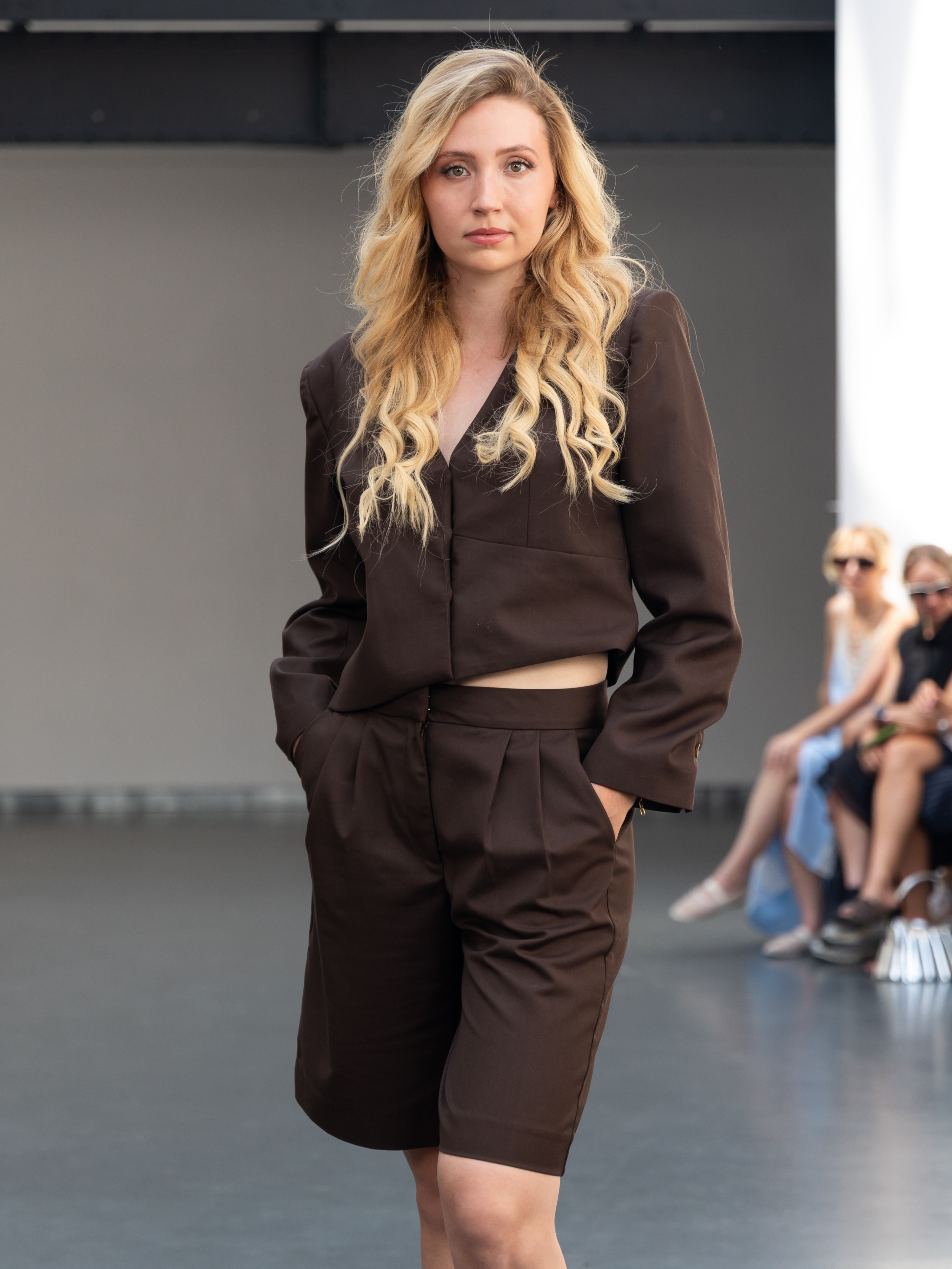 POISE Short Tailleur