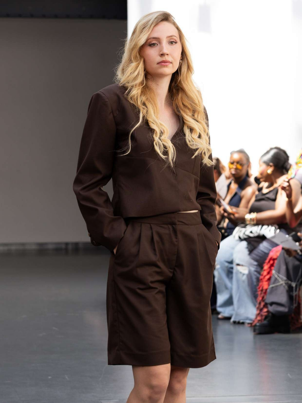 POISE Short Tailleur